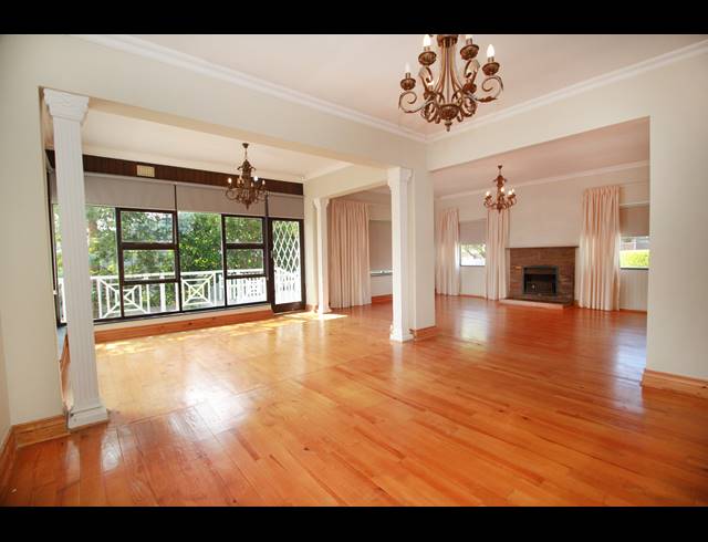 4 BEDROOM HOUSE FOR SALE IN HARTENBOS CENTRAL
